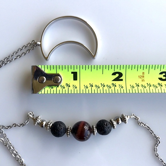 Red tiger eye & lava rock beads moon necklace - Picture 11 of 12